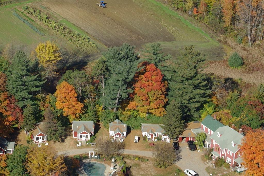 Old Red Inn & Cottages Норд Конуей Екстериор снимка